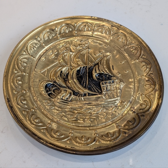 Vintage 1960 wall ship plates brass made in England - Picture 8 of 12